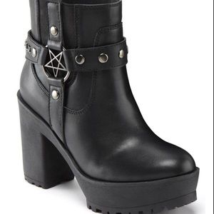 NWOT Killstar size 7 pentagram boots